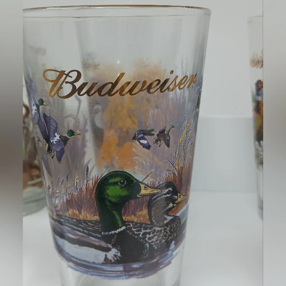 Budweiser Wildlife Collector Pint Glasses Set – Vintage Beer Glasses with Wildli